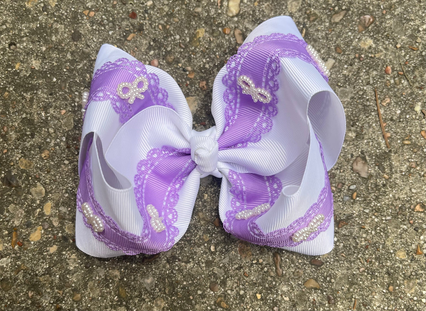 White ribbon bow with lace