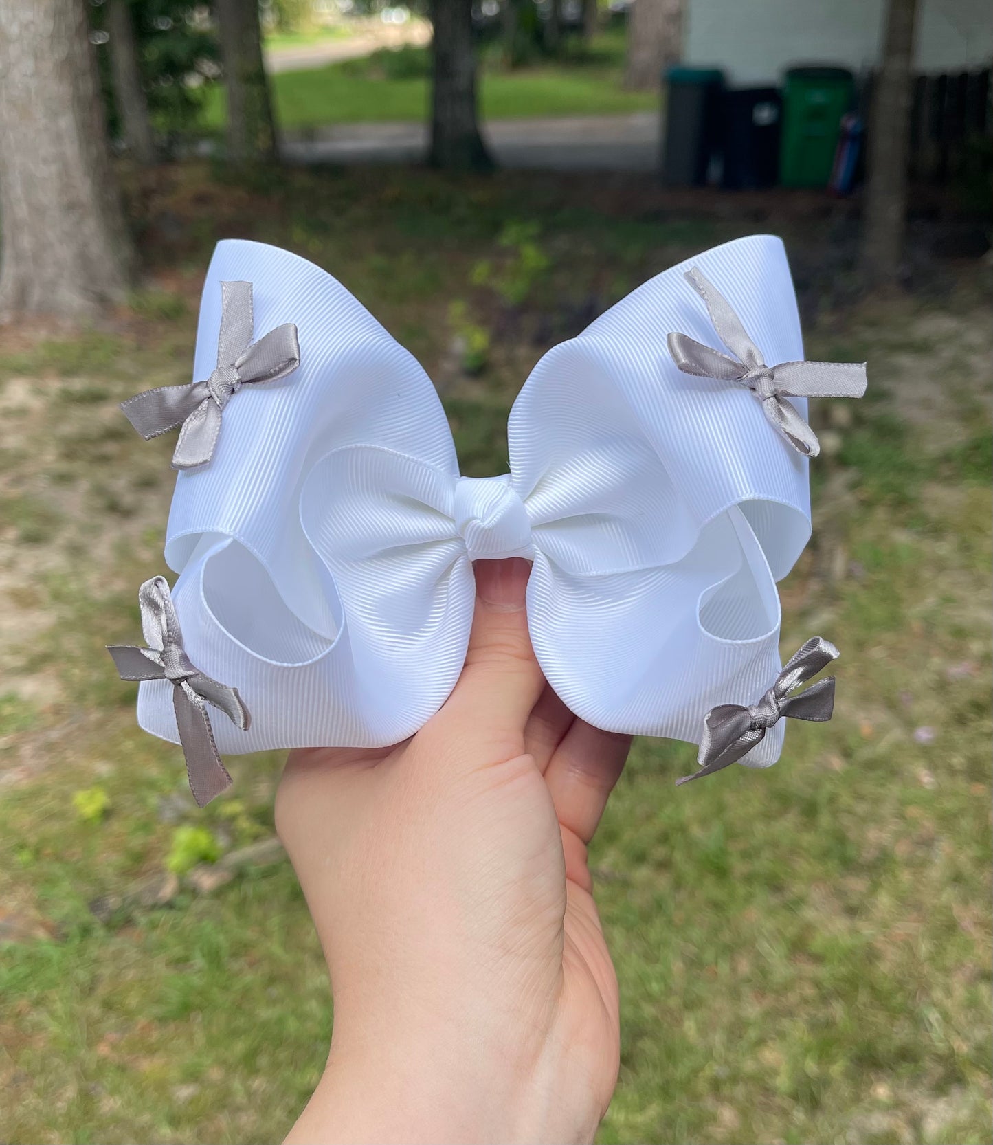 Ribbon bow with tiny bows