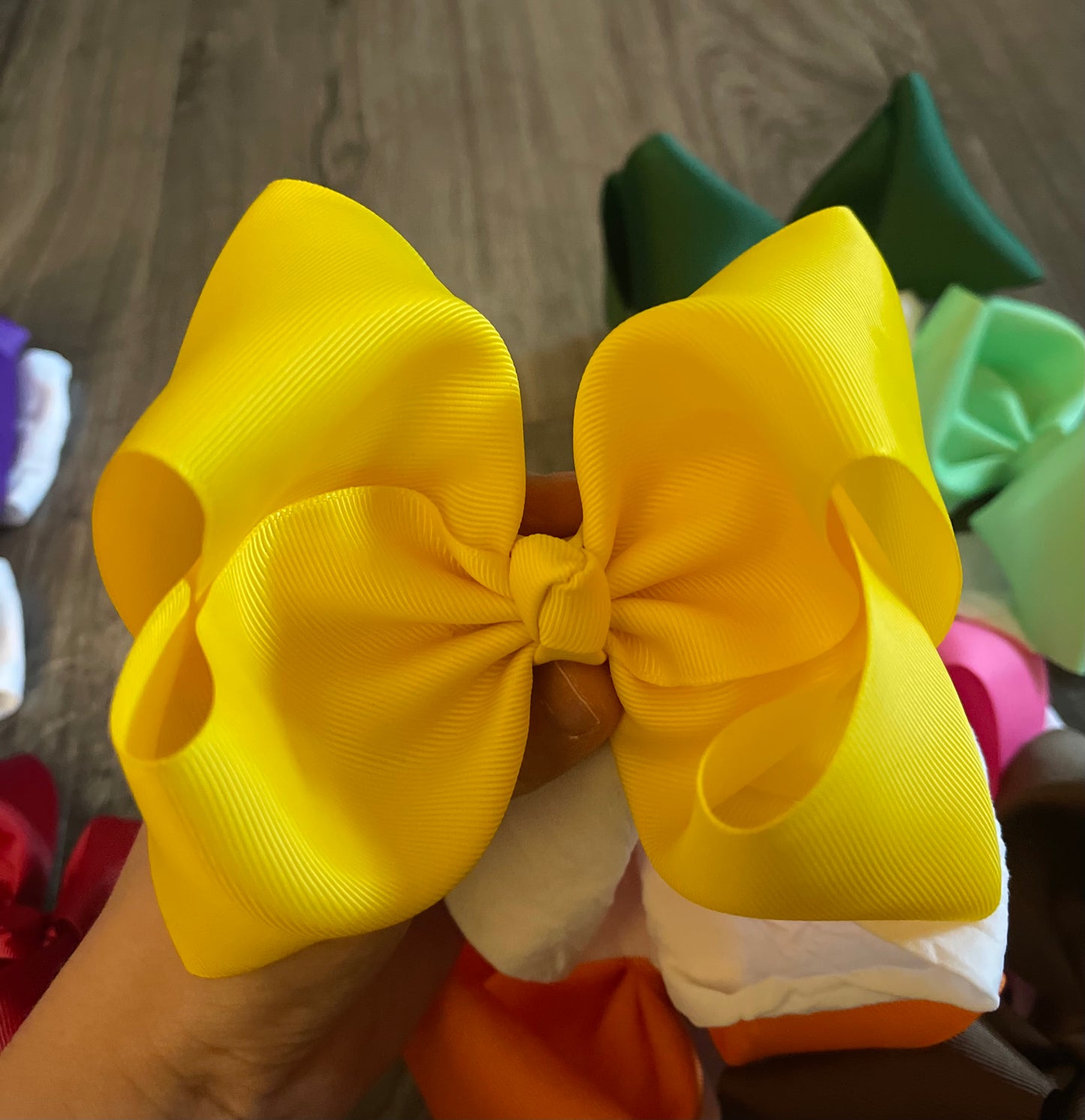 Solid crispy ribbon bow