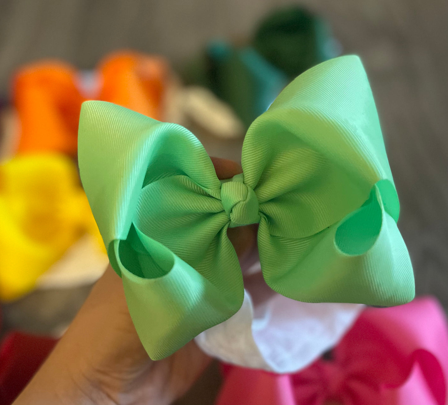 Solid crispy ribbon bow
